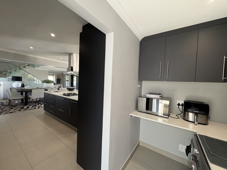 4 Bedroom Property for Sale in Grotto Bay Western Cape